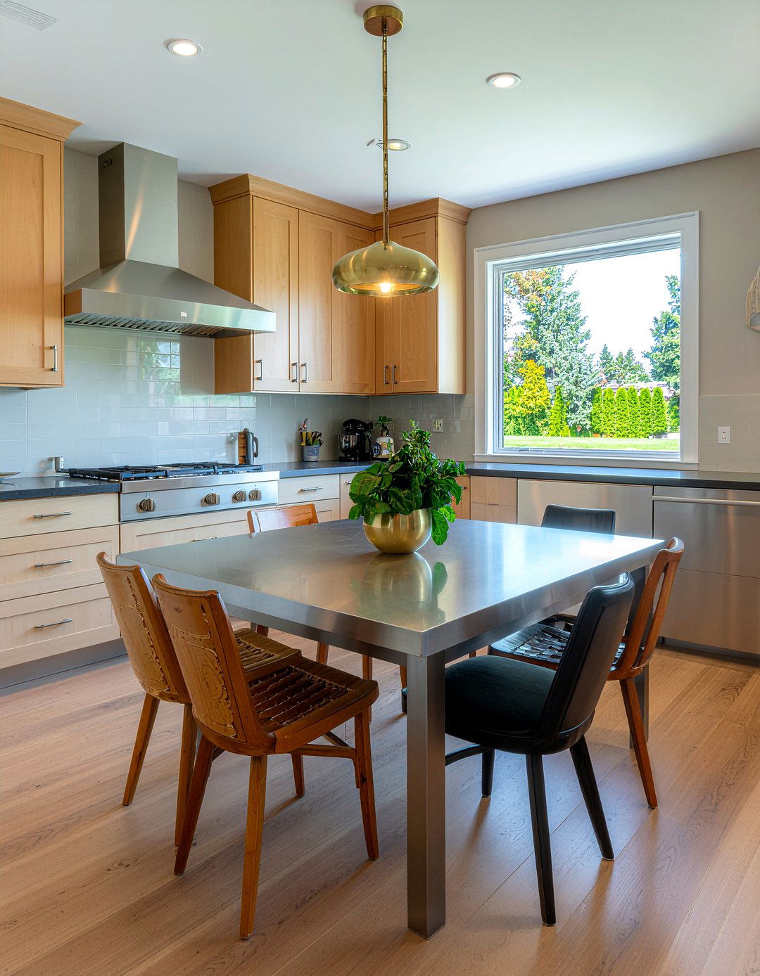 Stainless steel table - 30 mixed metal dining room ideas