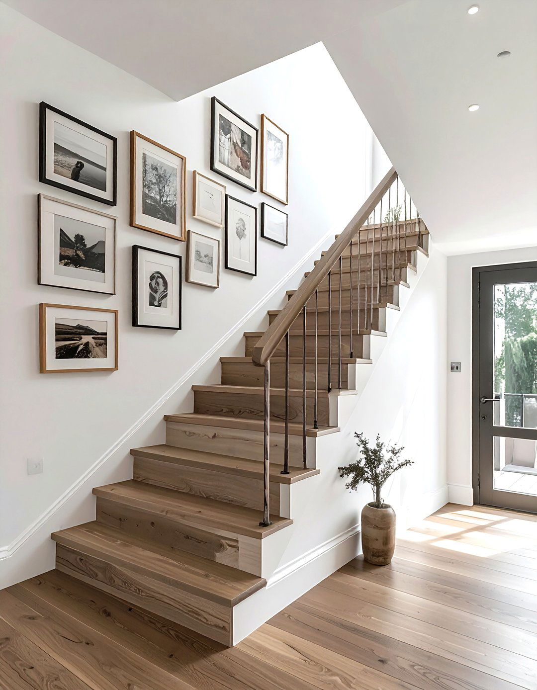 Staircase photo wall - 30 photo frame ideas