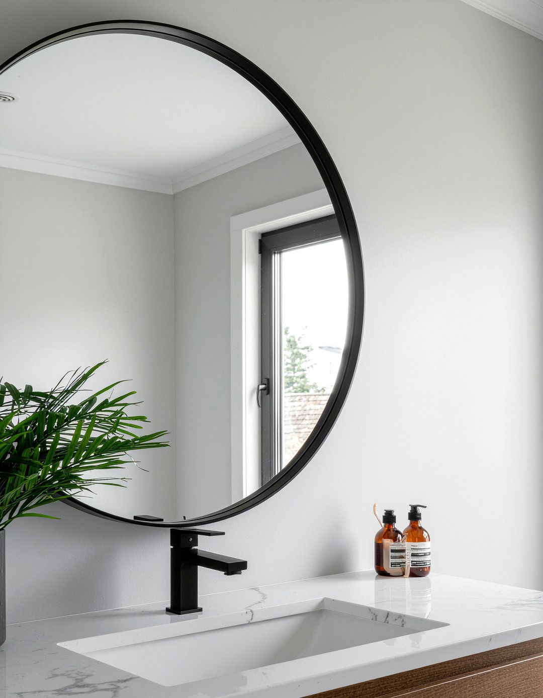 Statement Mirror - 30 bathroom focal point ideas