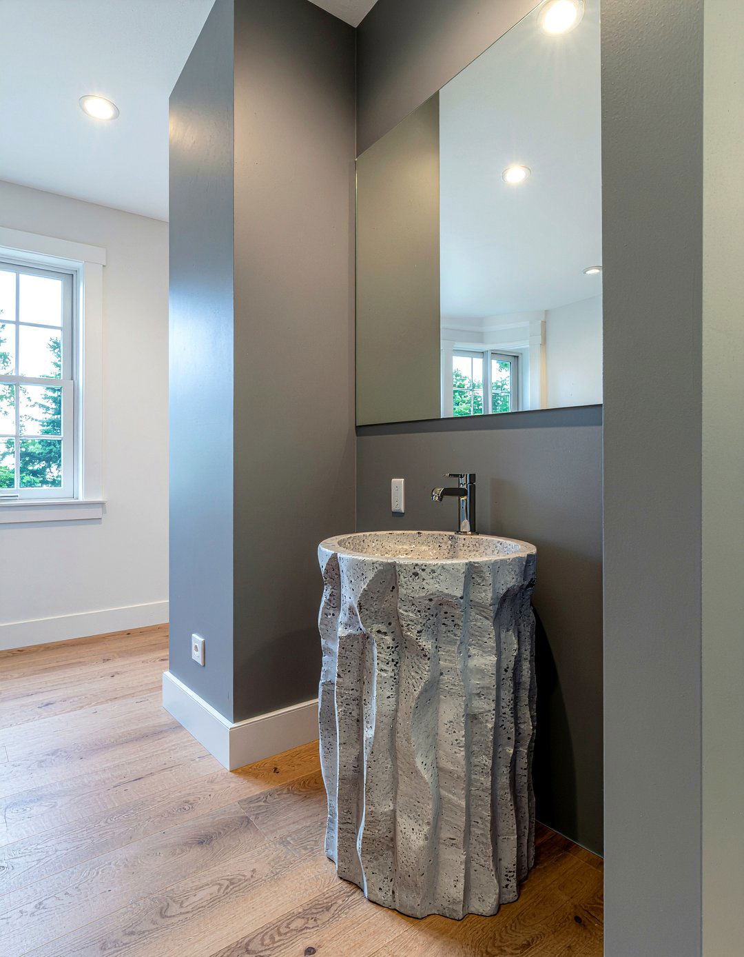 Statement Pedestal Sink - 30 half bathroom ideas