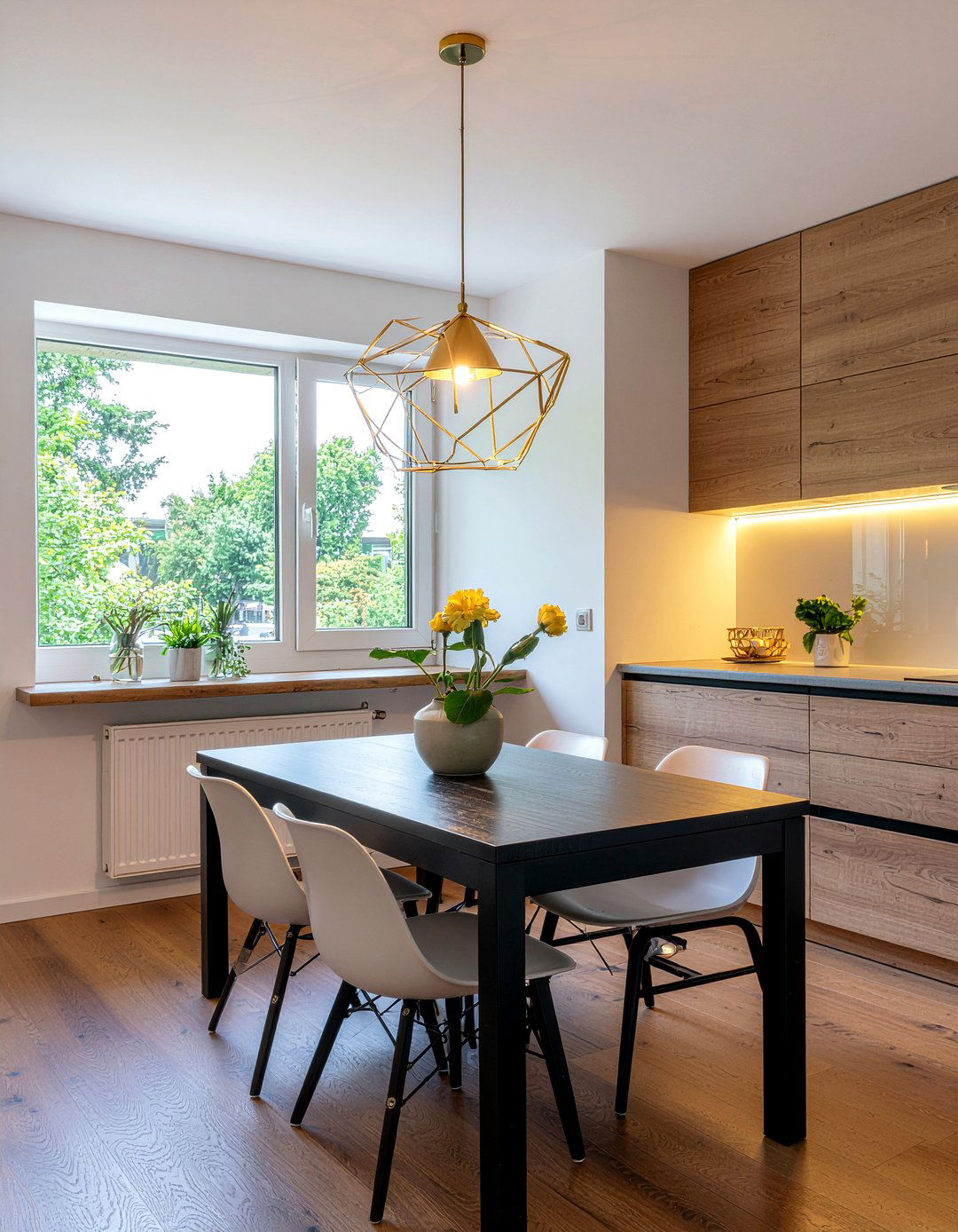 Statement Pendant Light - 30 kitchen nook ideas