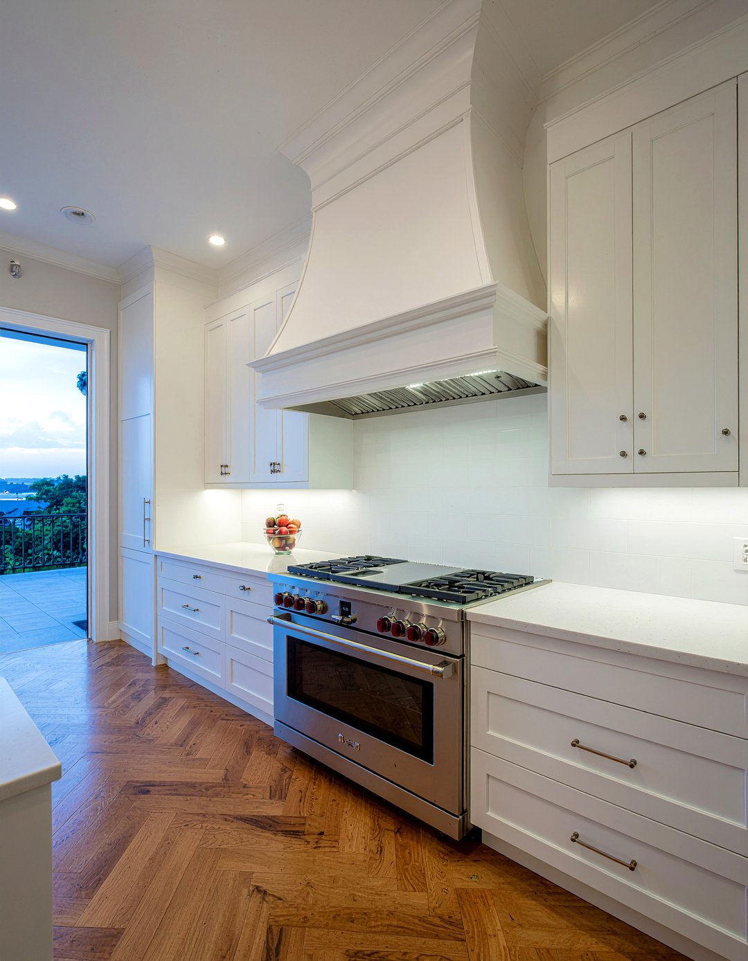 Statement Range Hood - 30 collected kitchen ideas