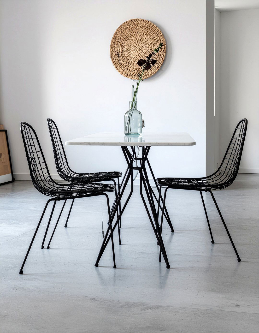 Steel Frame Table - 30 metal dining room ideas