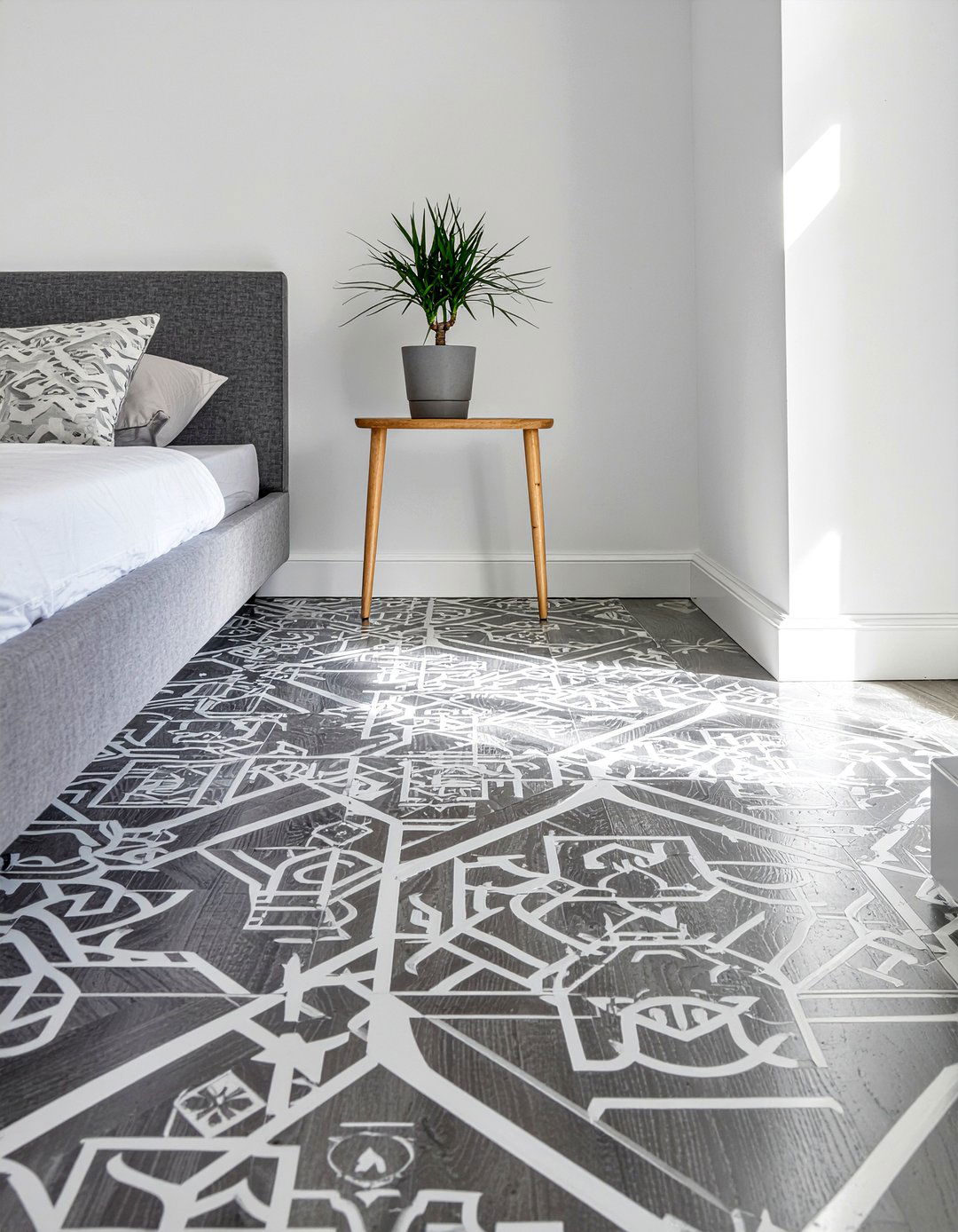 Stenciled Floor - 30 DIY bedroom ideas