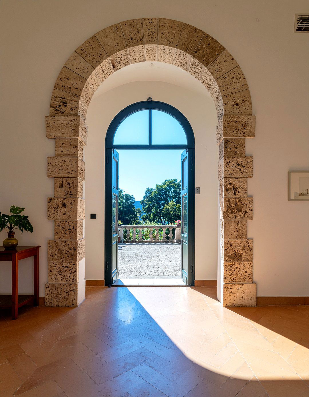 Stone Archway Entry - 30 Tuscan living room ideas