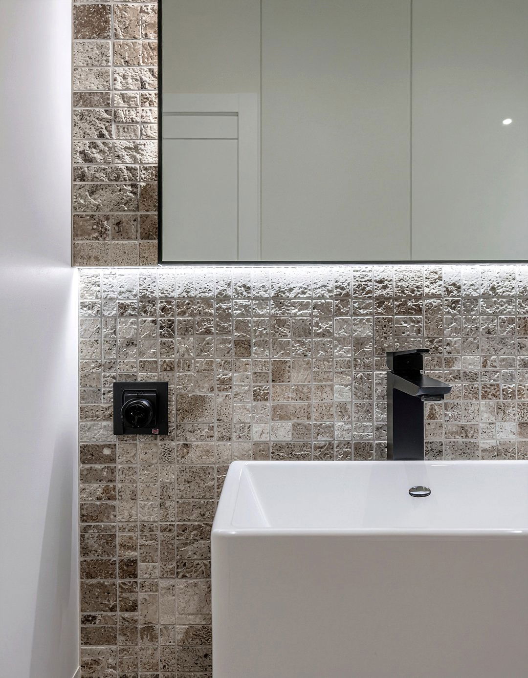 Stone mosaic backsplash - 30 mosaic bathroom ideas