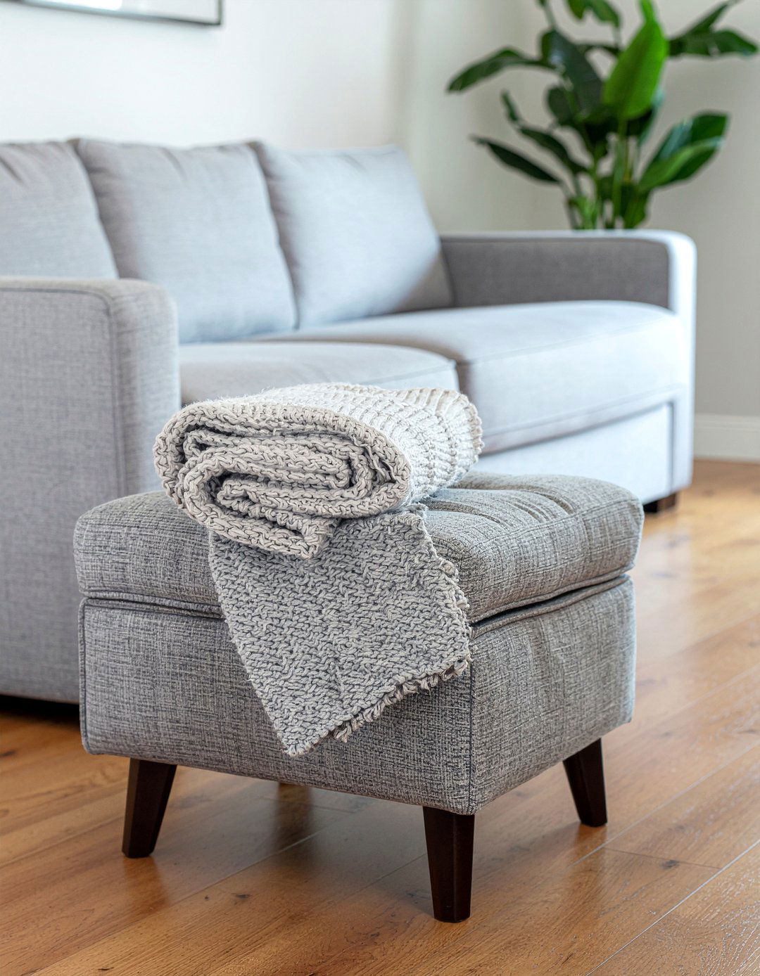 Storage ottoman - 30 teen hangout living room ideas