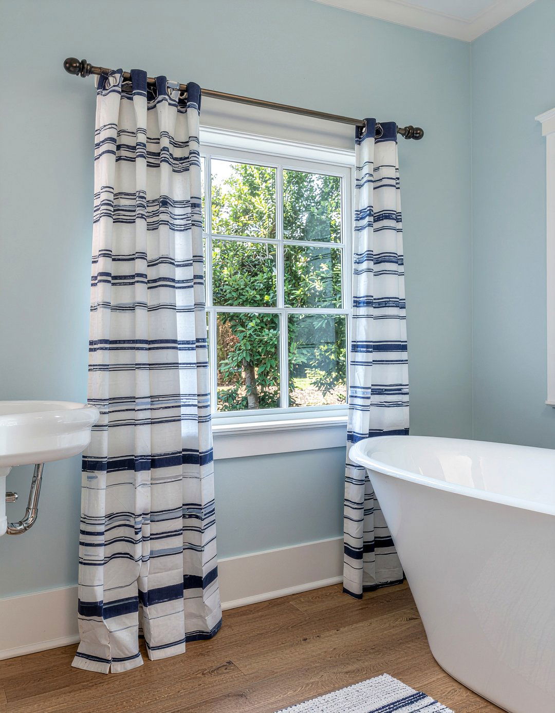 Striped bathroom curtain - 30 bathroom curtain ideas