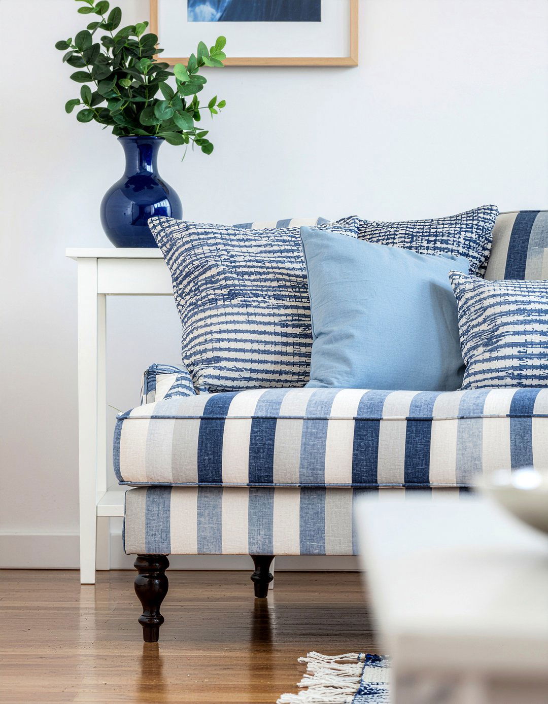 Striped settee - 30 living room settee ideas