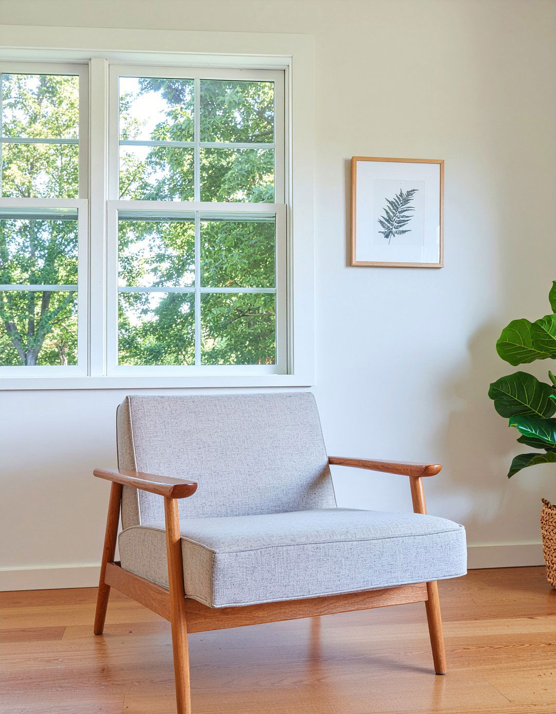 Sturdy armrest chair - 30 senior friendly living room ideas