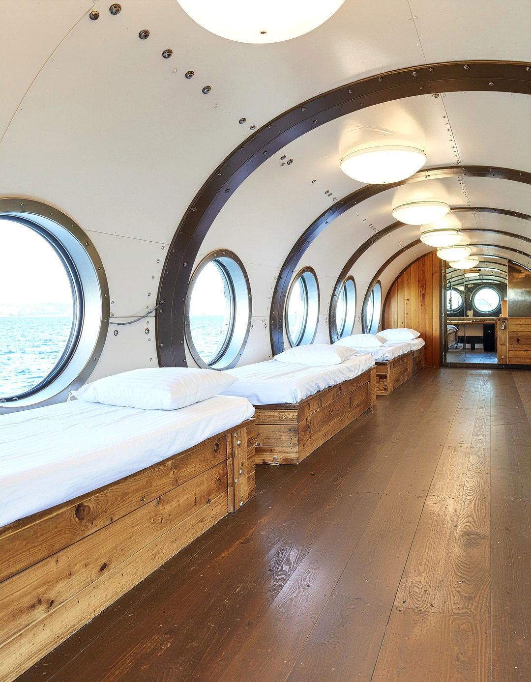 Submarine style room - 30 underwater bedroom ideas