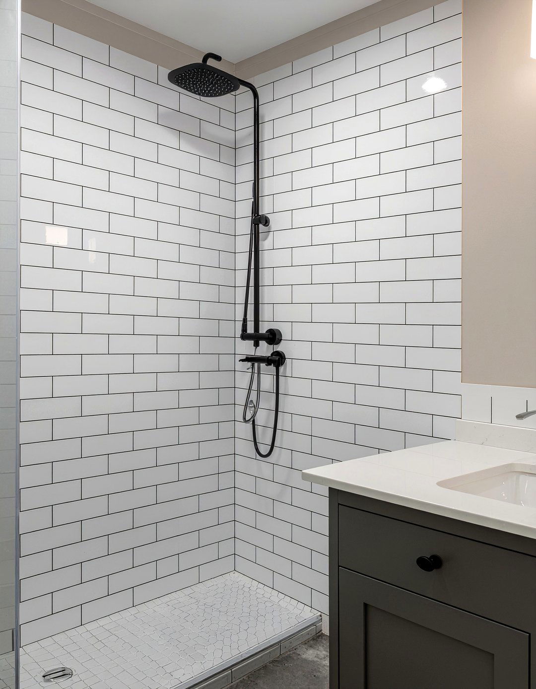 Subway tile shower - 30 hotel bathroom ideas
