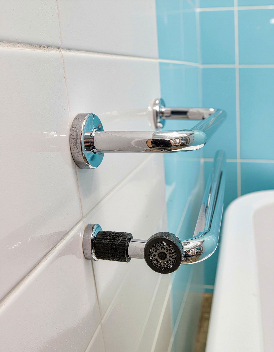 Suction cup portable bar - 30 bathroom handrail ideas