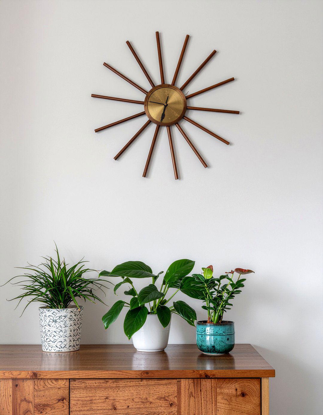 Sunburst wall clock - 30 retro kitchen ideas