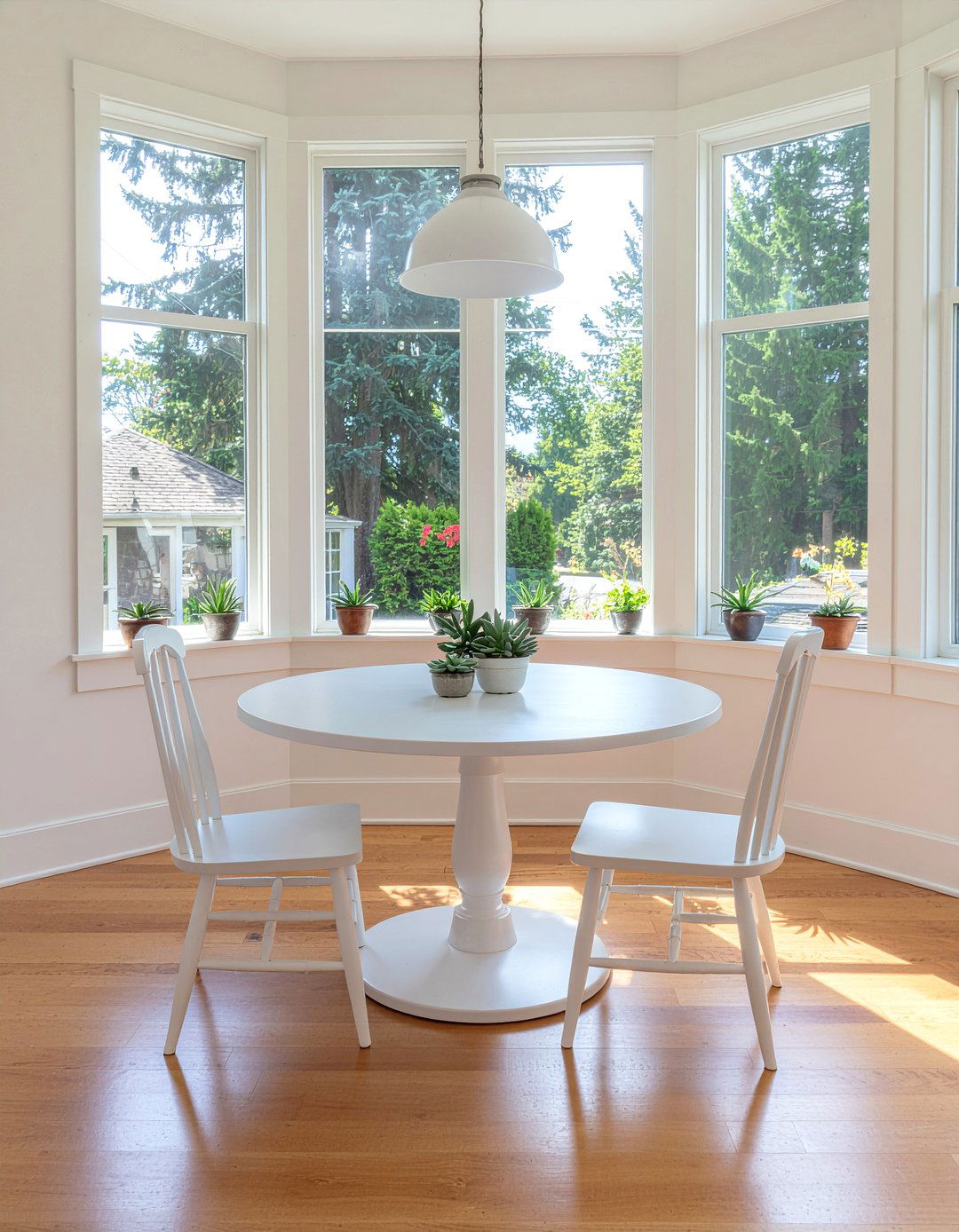 Sunroom Dining Table - 30 garden-inspired dining room ideas