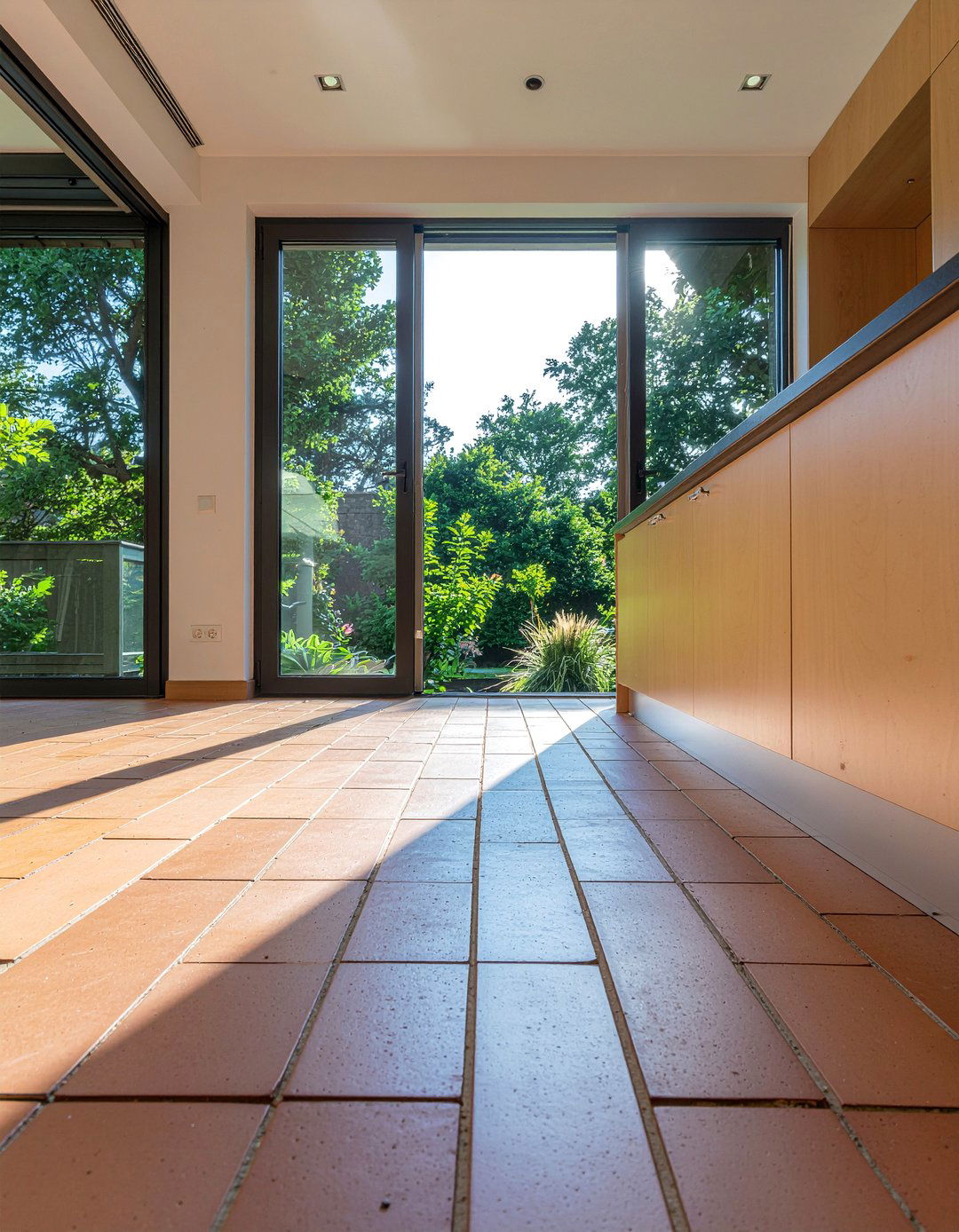 Sustainable brick kitchen flooring - 30 brick floor kitchen ideas