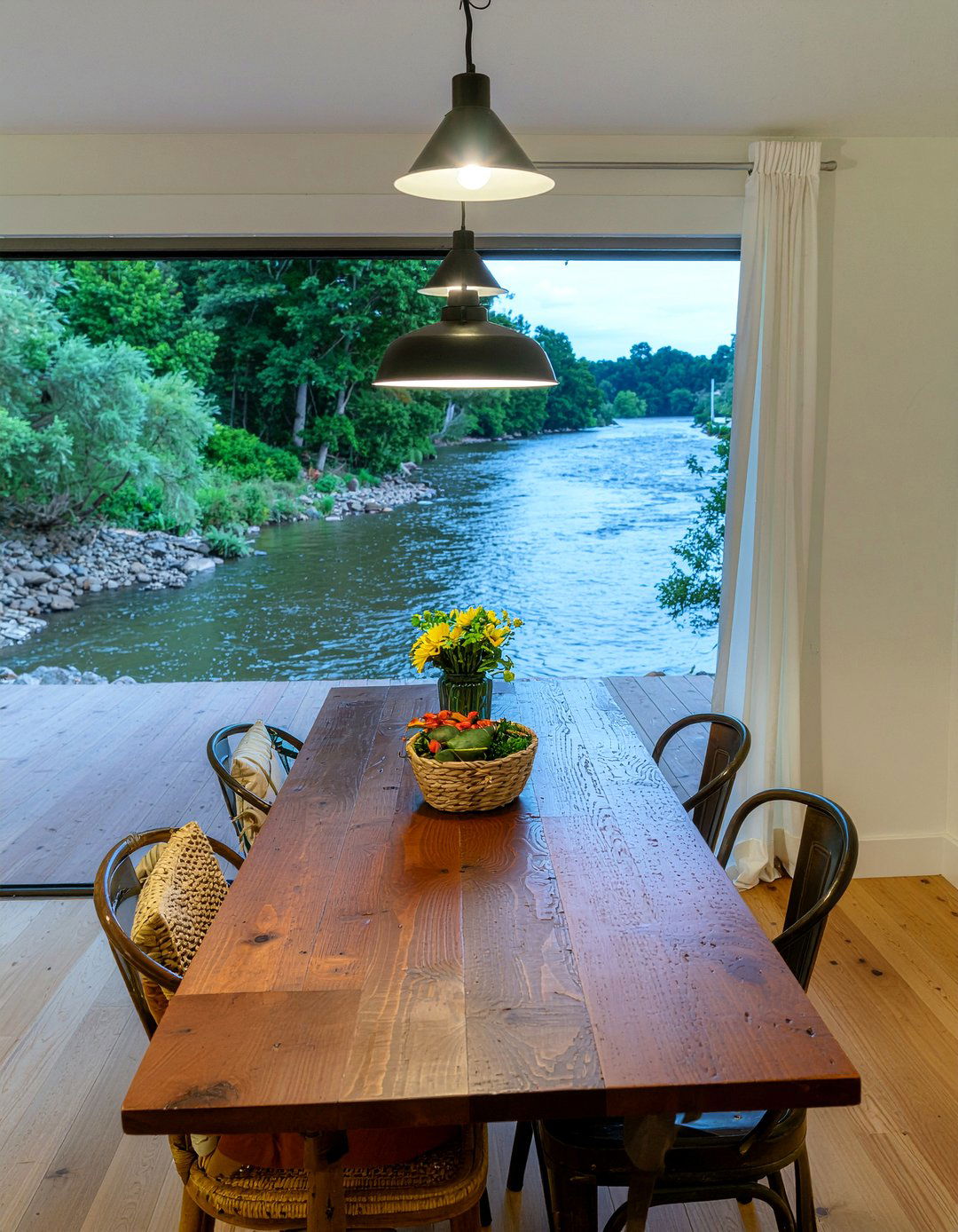 Sustainable reclaimed wood - 30 riverside dining room ideas