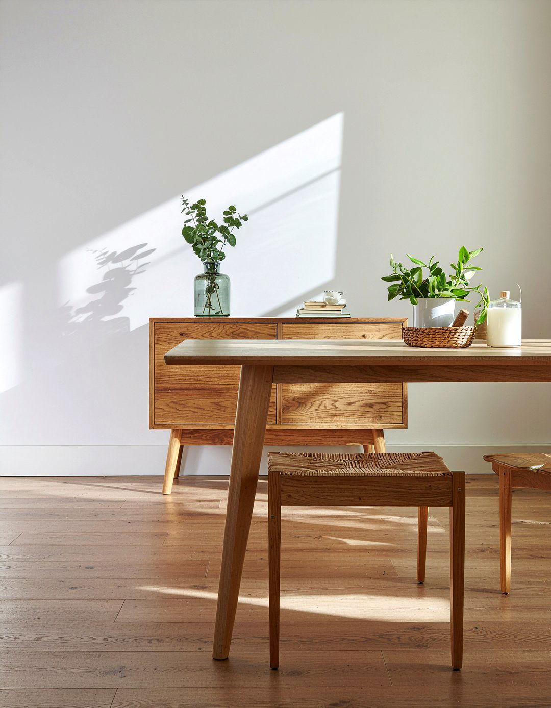 Sustainable wood furniture - 30 Swedish living room ideas