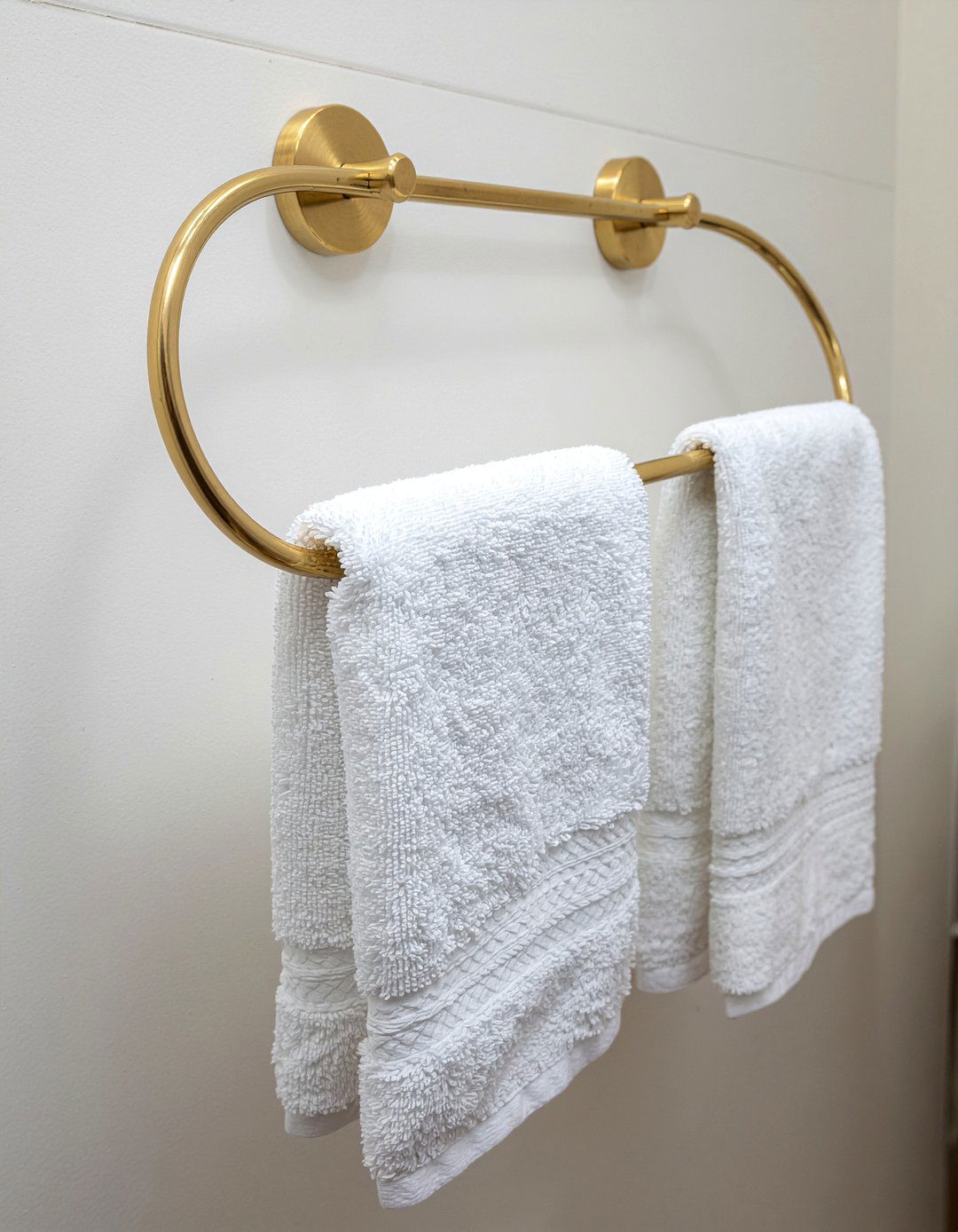Swing arm bar - 30 bathroom towel ideas