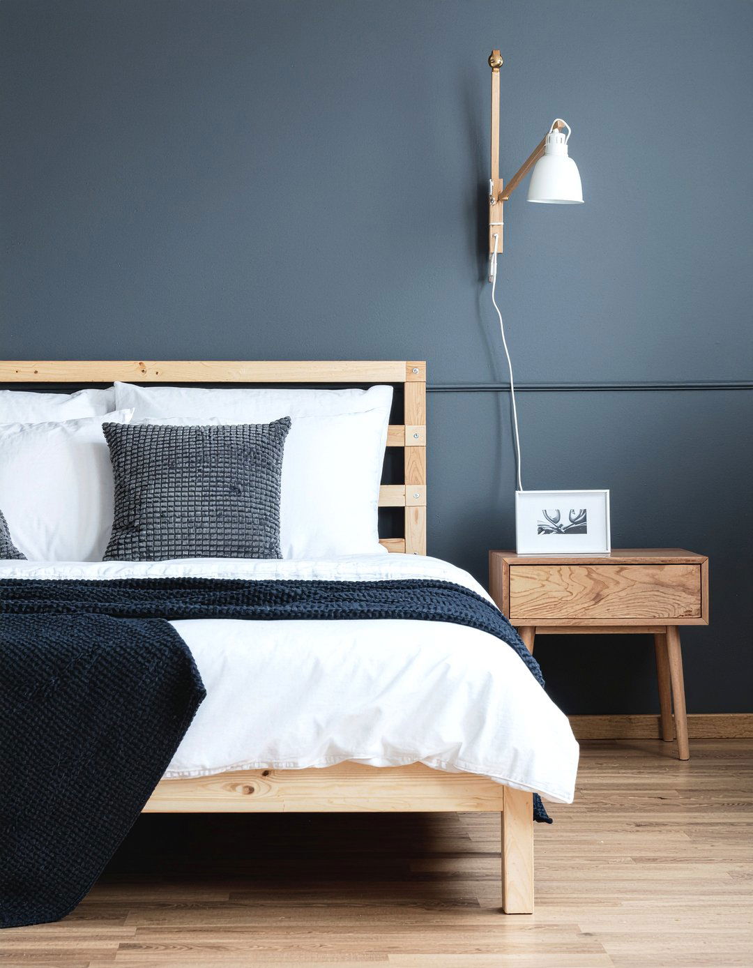 30 Creative Bedroom Wall Lights for a Cozy and Warm Atmosphere