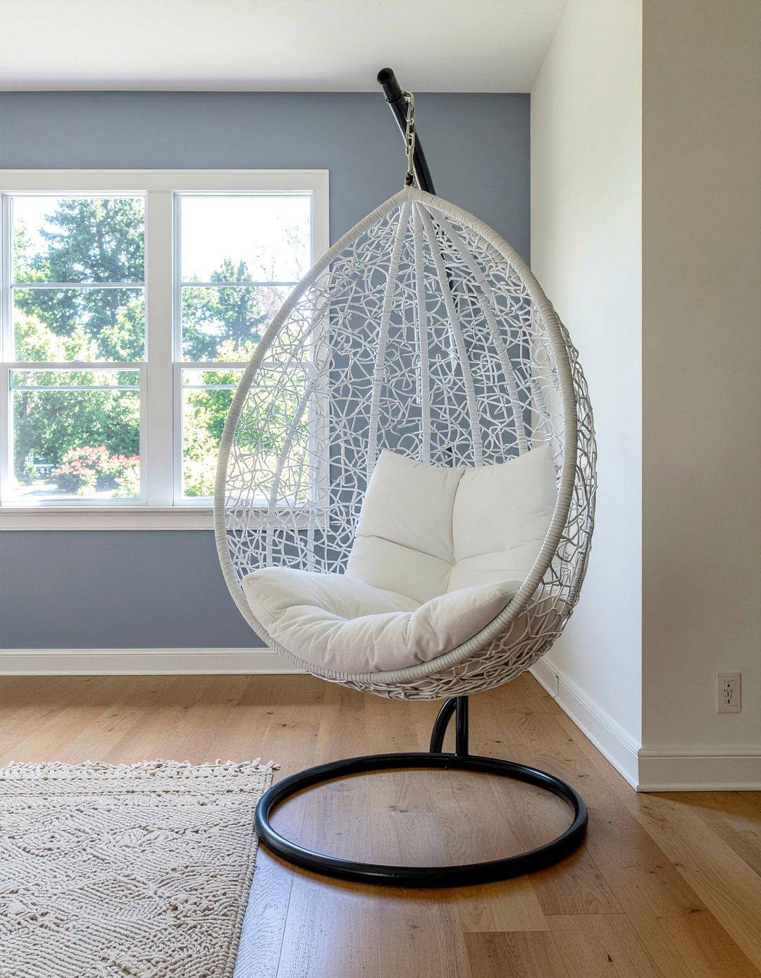 Swing chair - 30 teen hangout living room ideas