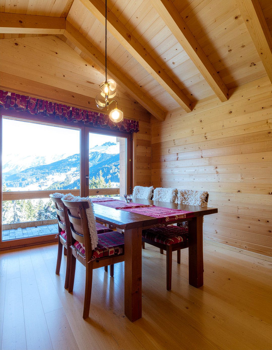 Swiss Chalet Dining Room - 30 European dining room ideas