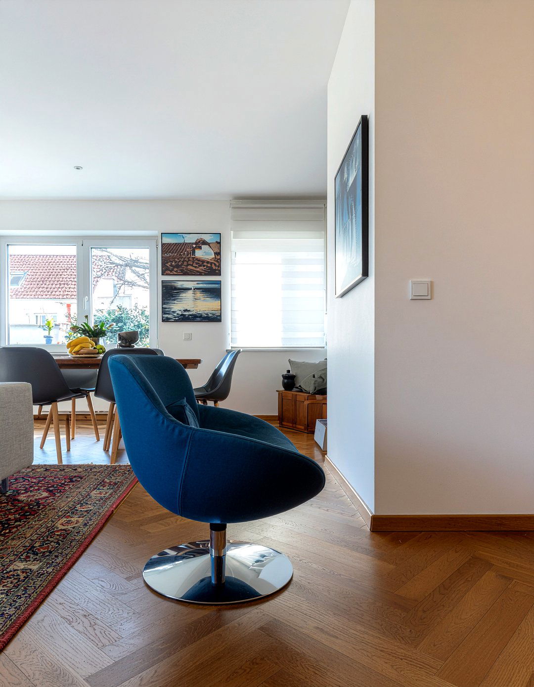 Swivel Egg Chair - 30 living room egg chair ideas