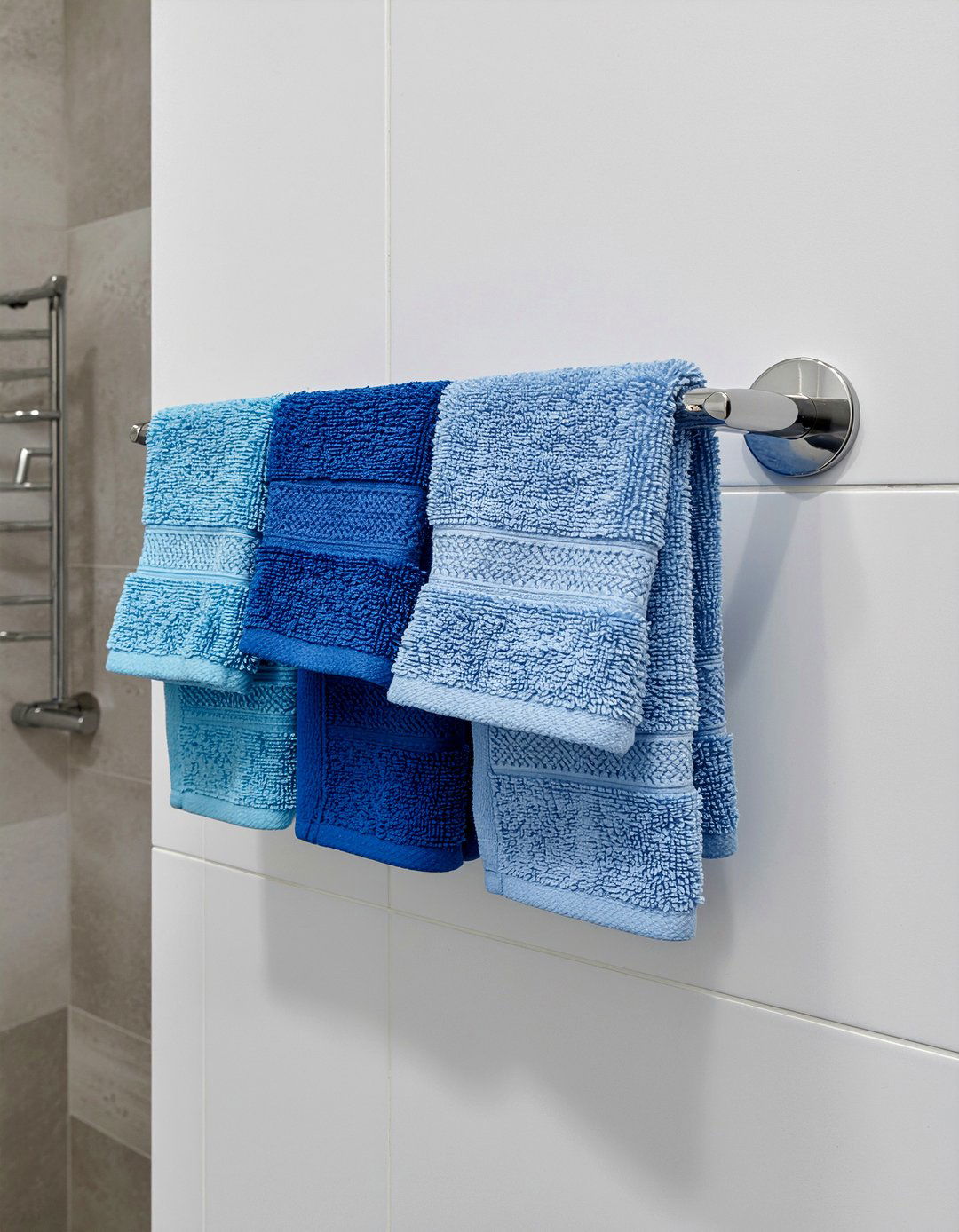 Swivel towel bar - 30 bathroom towel bar ideas