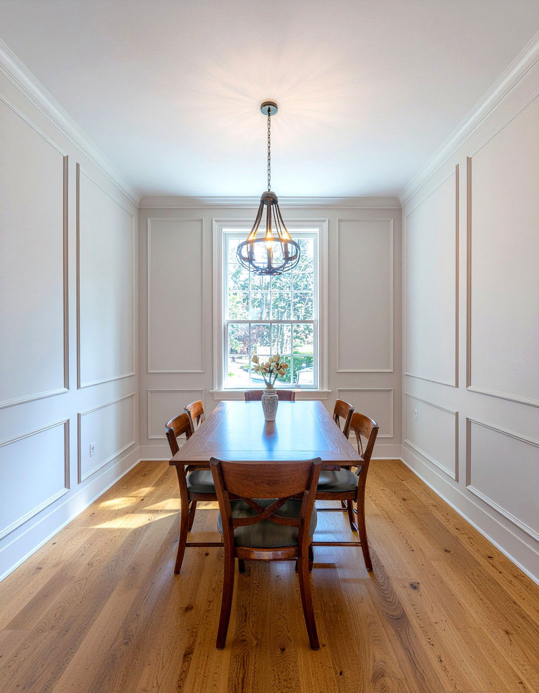 Symmetrical Wainscoting Wall Panels - 30 dining room symmetry ideas