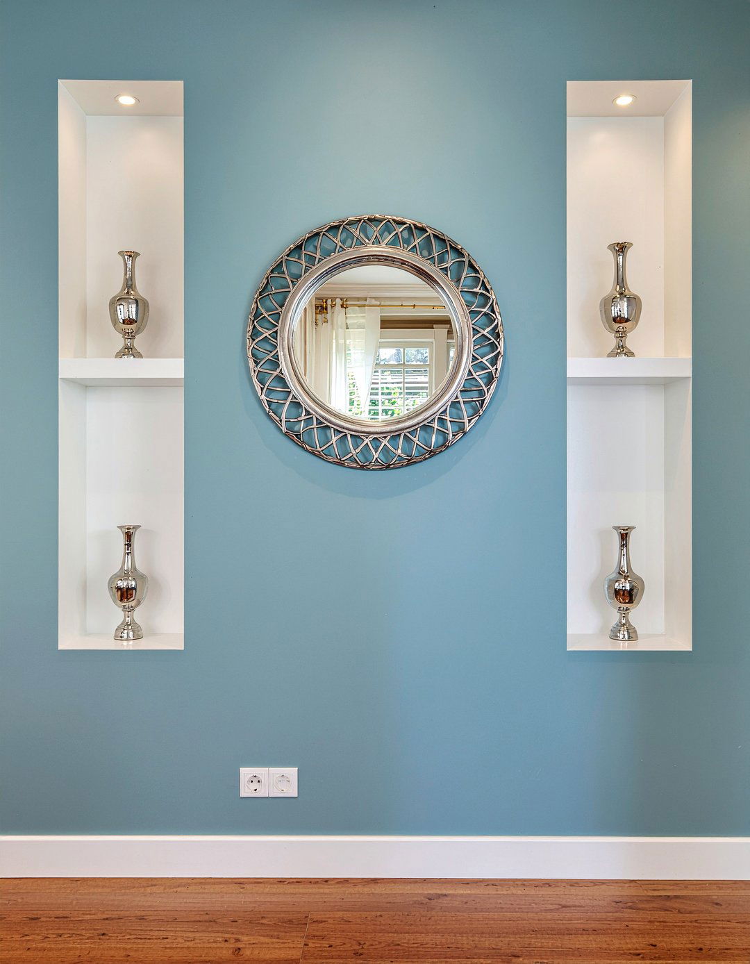 Symmetrical Wall Niche - 30 living room niche ideas