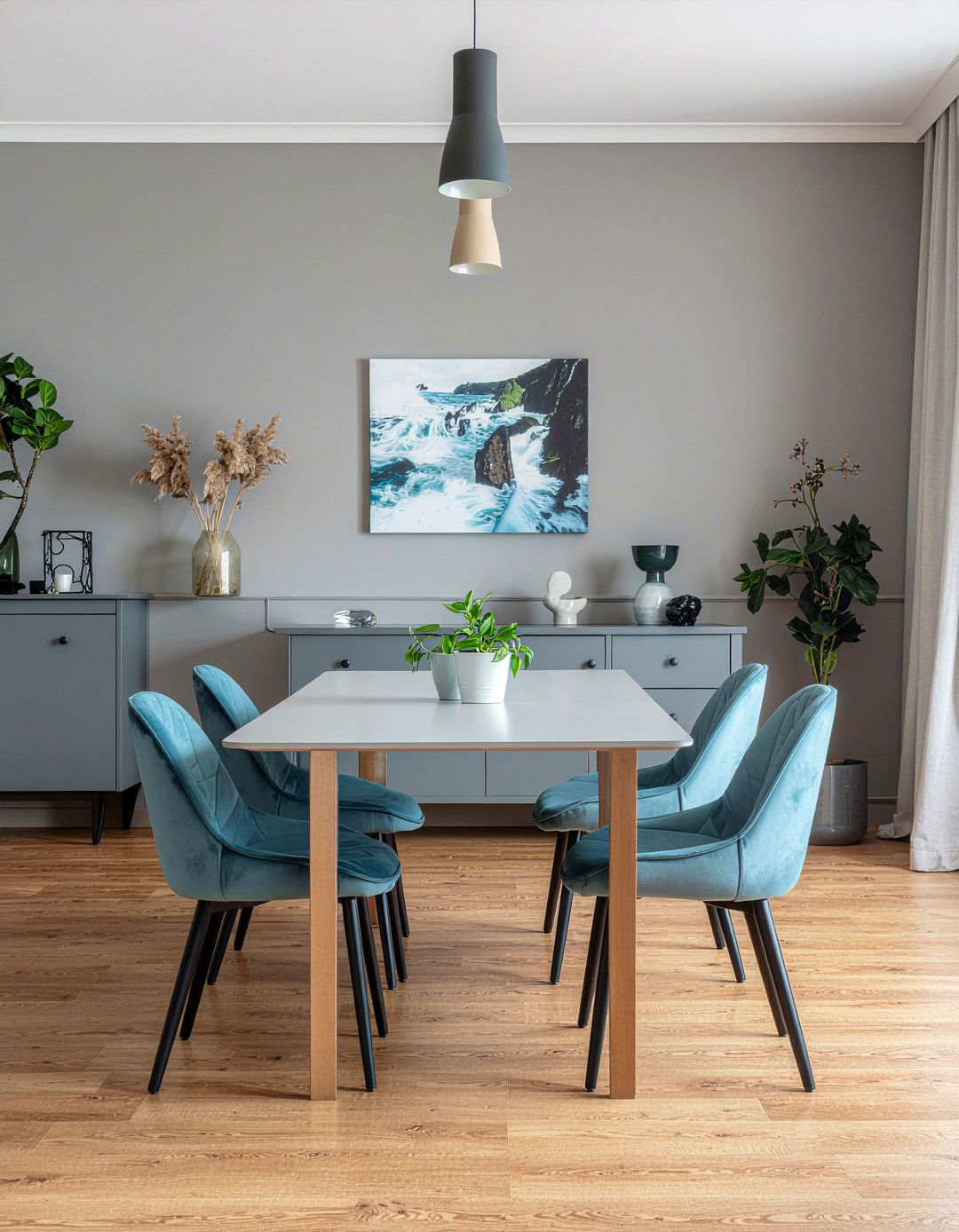 Symmetrical furniture layout - 30 Georgian dining room ideas