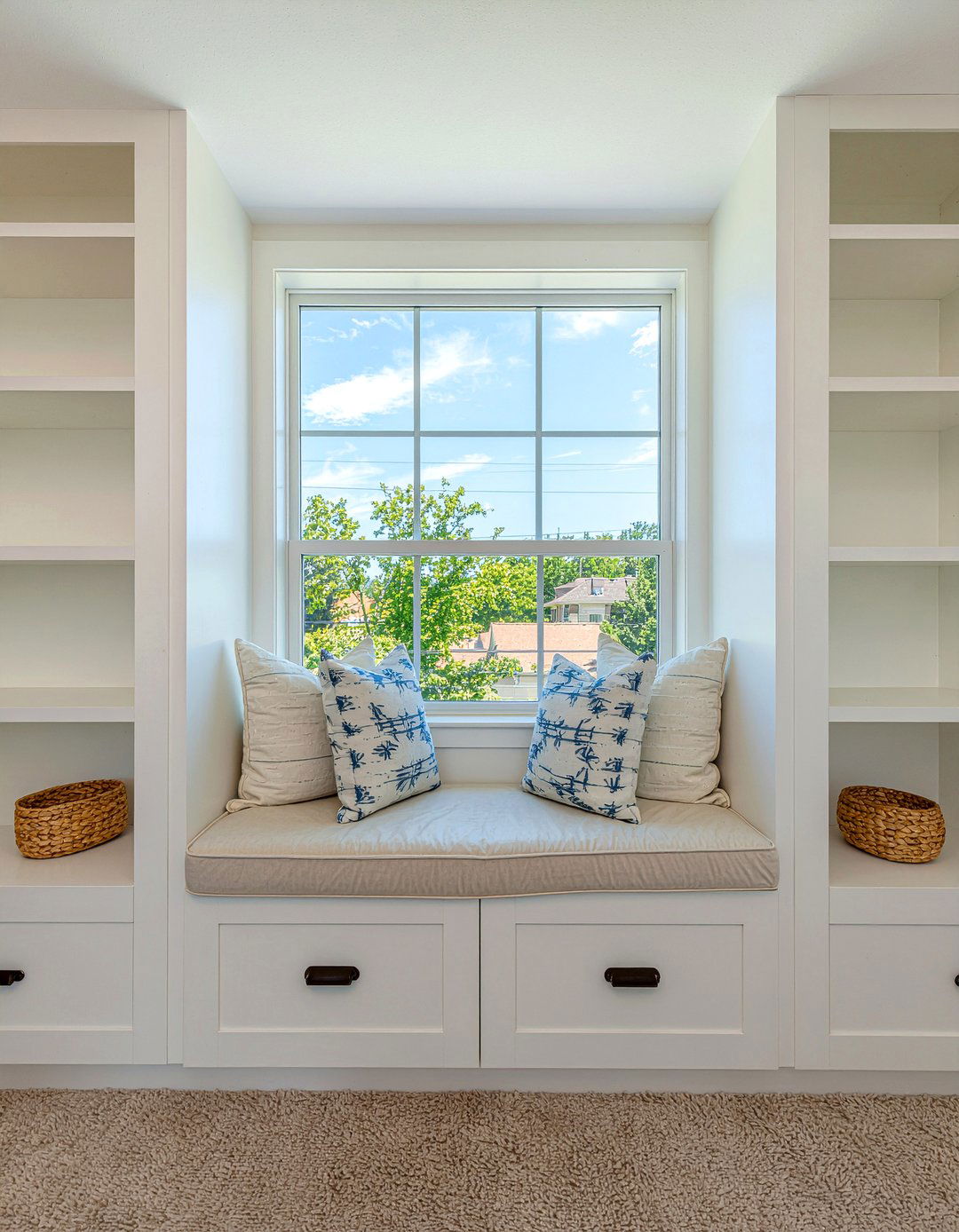 Symmetrical shelving units - 30 bedroom shelving ideas