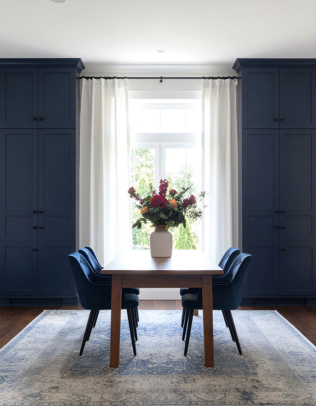 Symmetrical twin cabinets - 30 dining room storage ideas