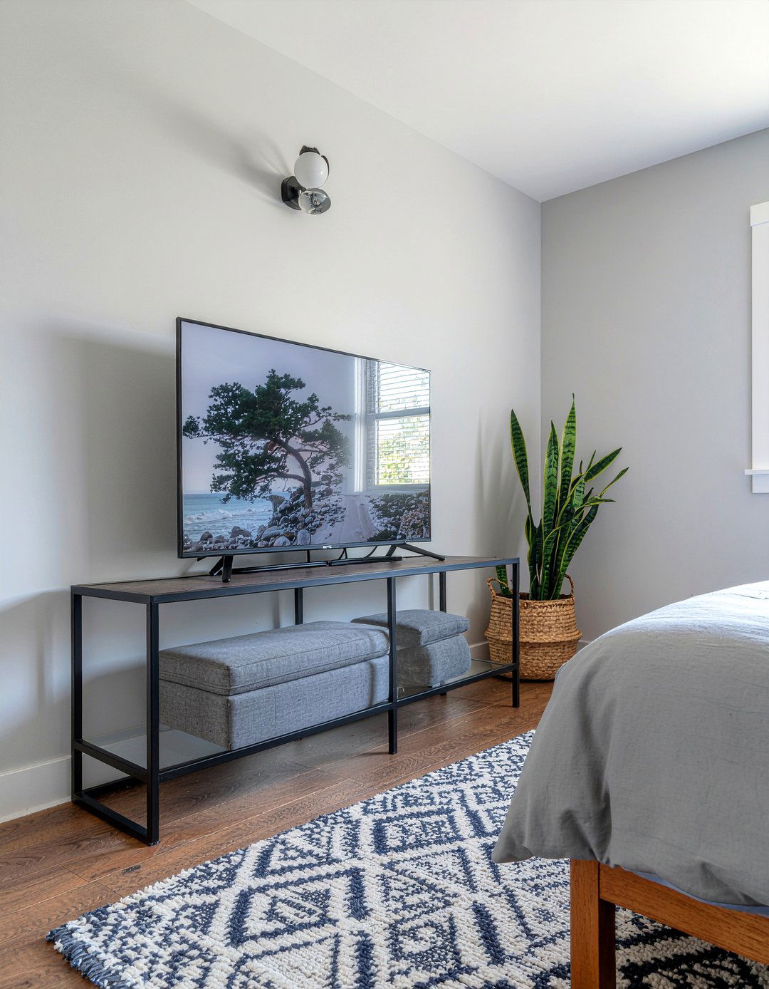 TV On Narrow Console Table - 30 bedroom tv ideas