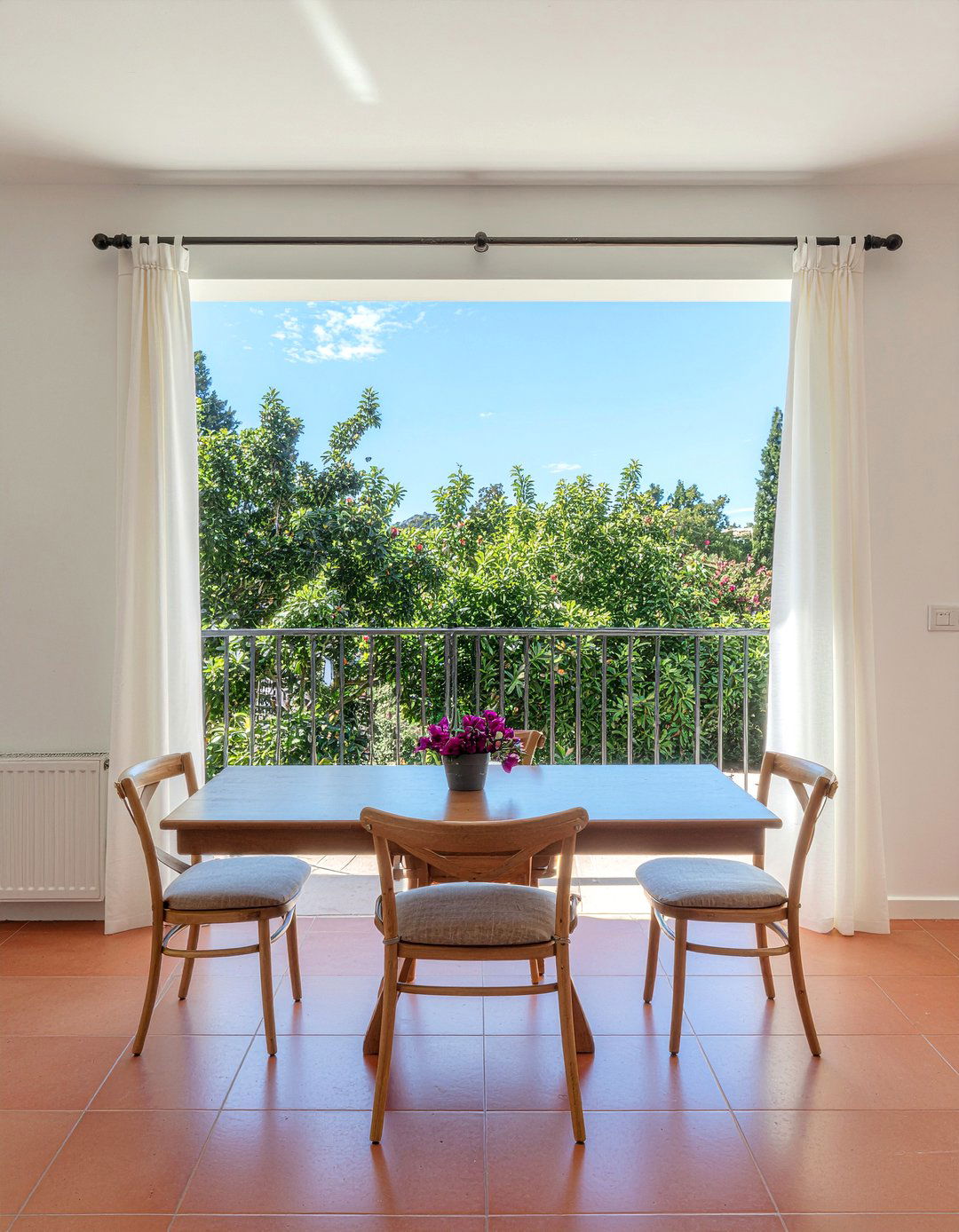 30 Sheer Curtain Dining Room Ideas for Elegant Spaces