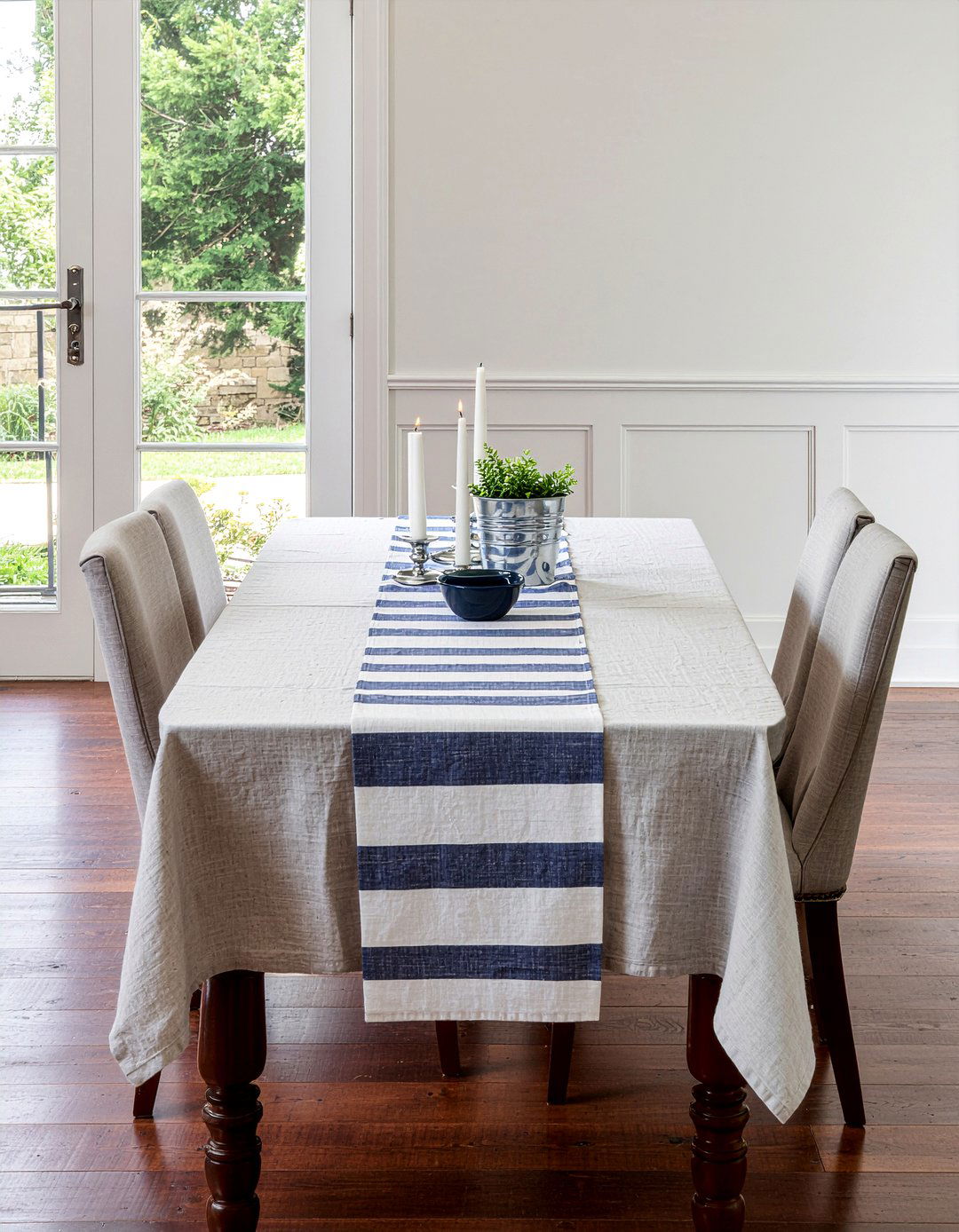 Tablecloth And Runner - 30 budget dining room ideas
