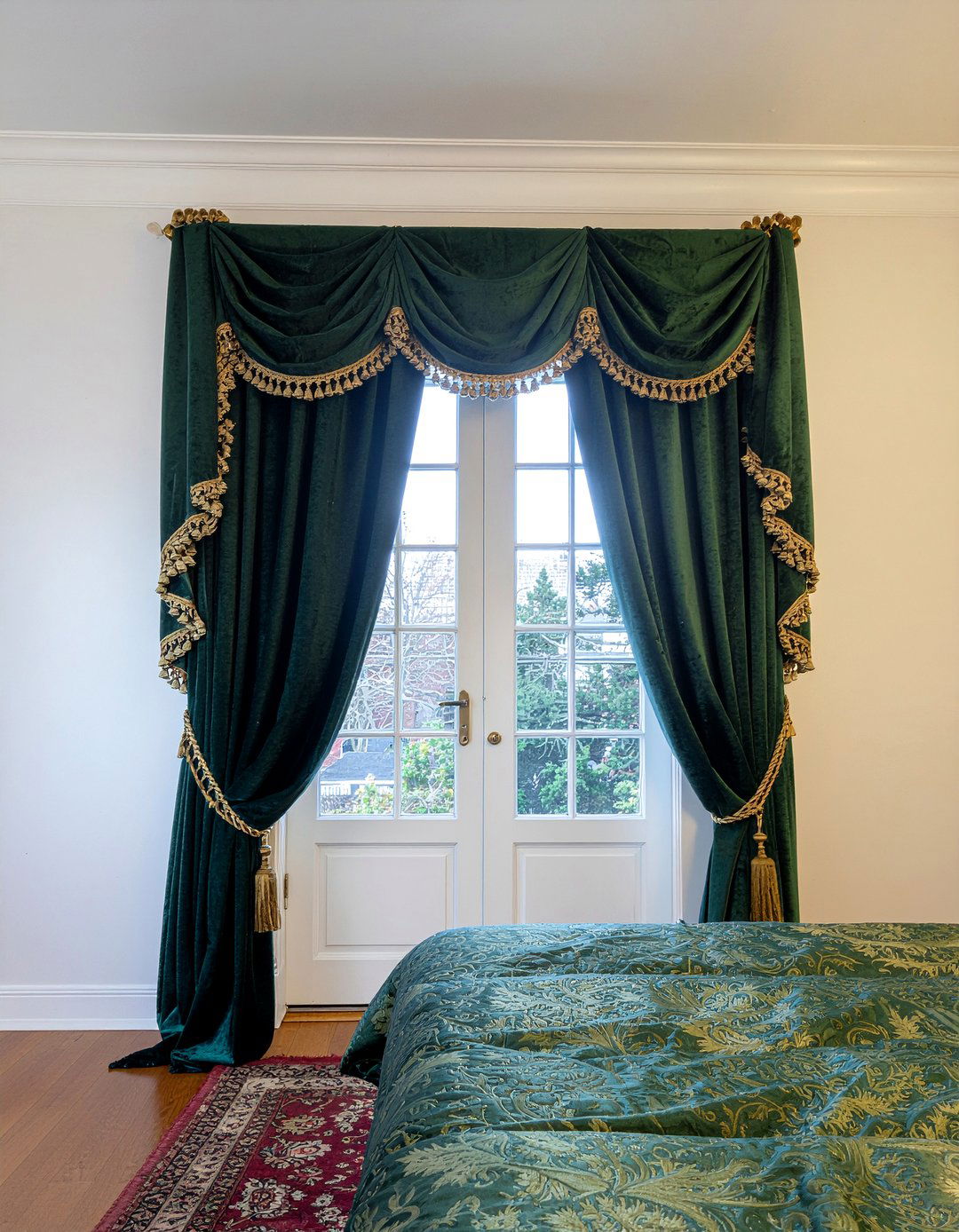 Tasseled Window Valance - 30 Victorian bedroom ideas