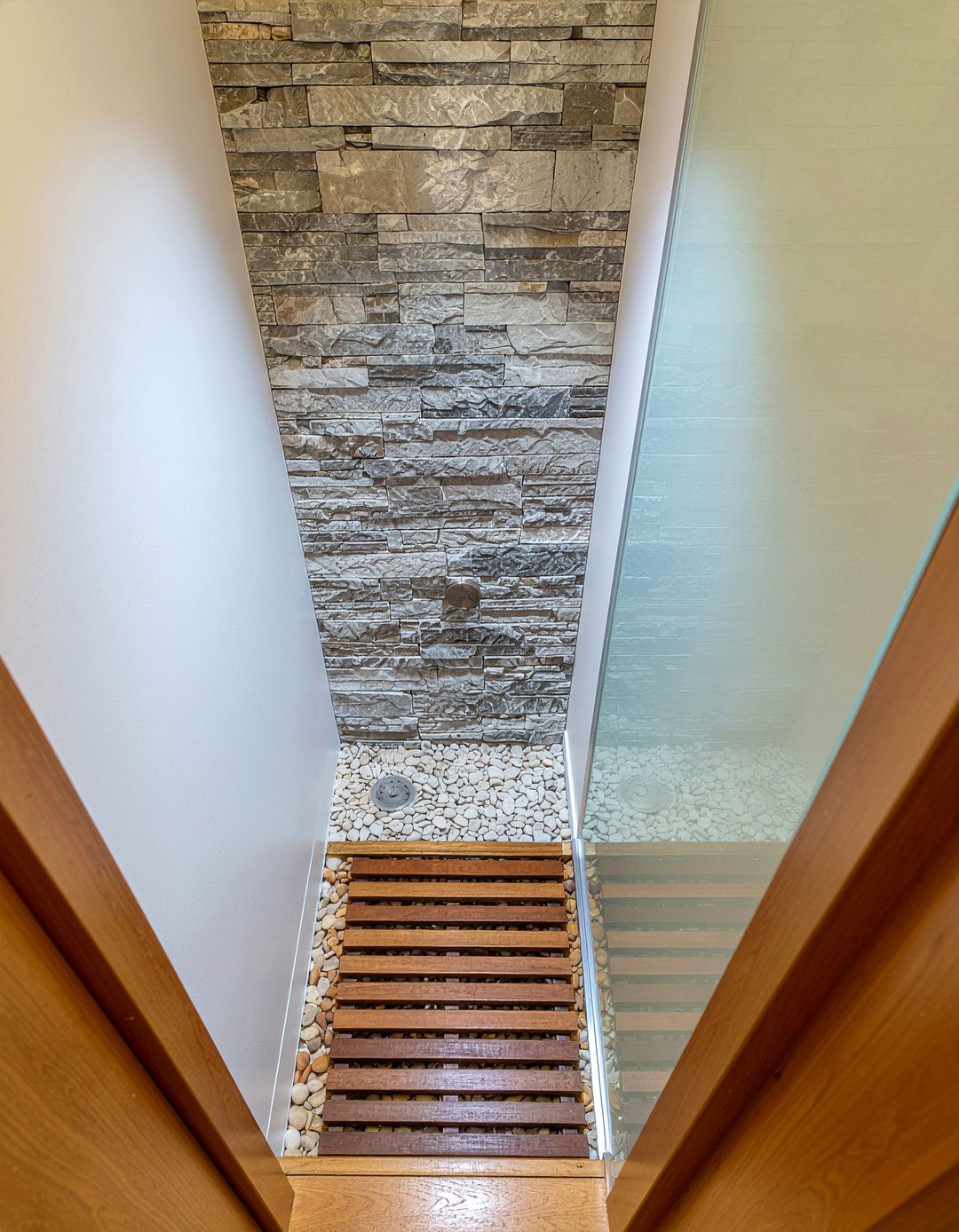 Teak Shower Floor - 30 nature-inspired bathroom ideas