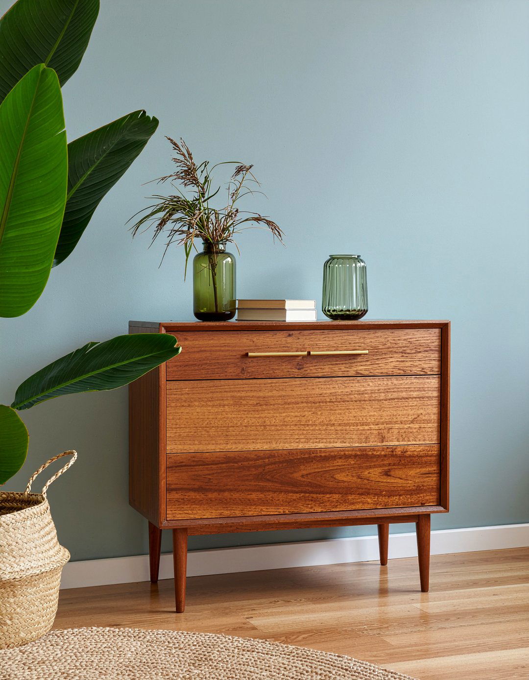 Teak Wood Dresser - 30 tropical bedroom ideas