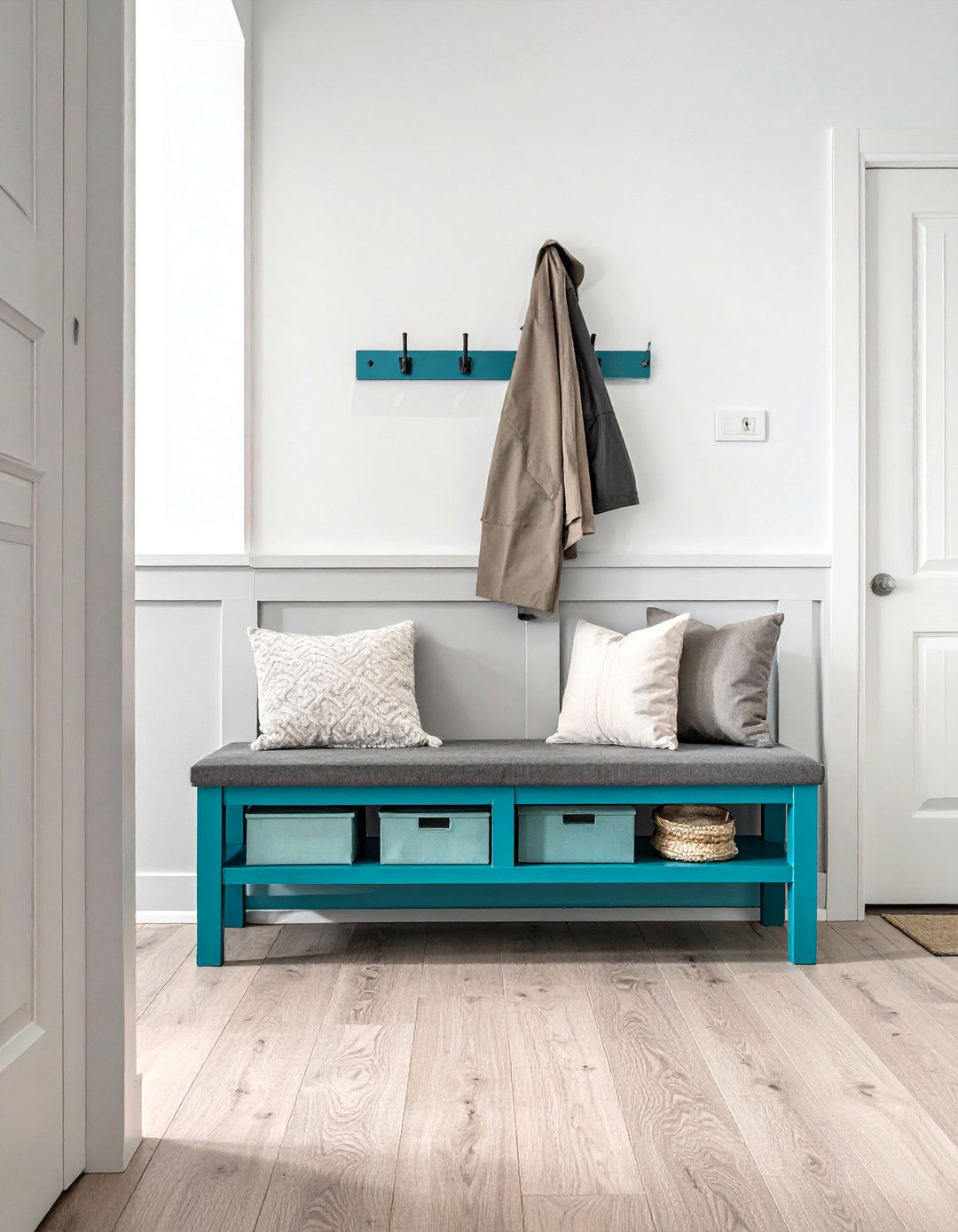 Teal Entryway Bench - 30 teal decor ideas