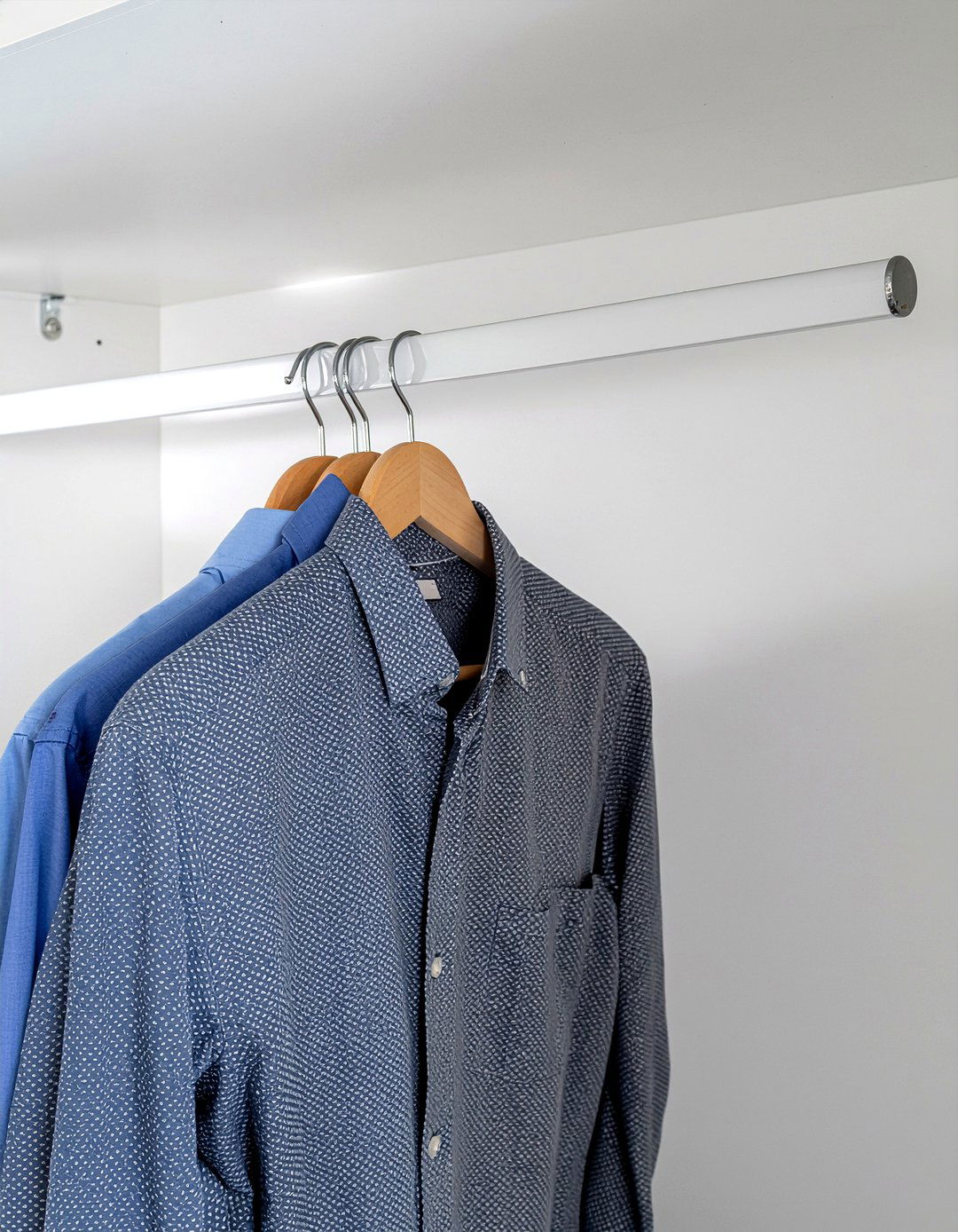 Telescopic closet rod - 30 bedroom adjustable furniture ideas