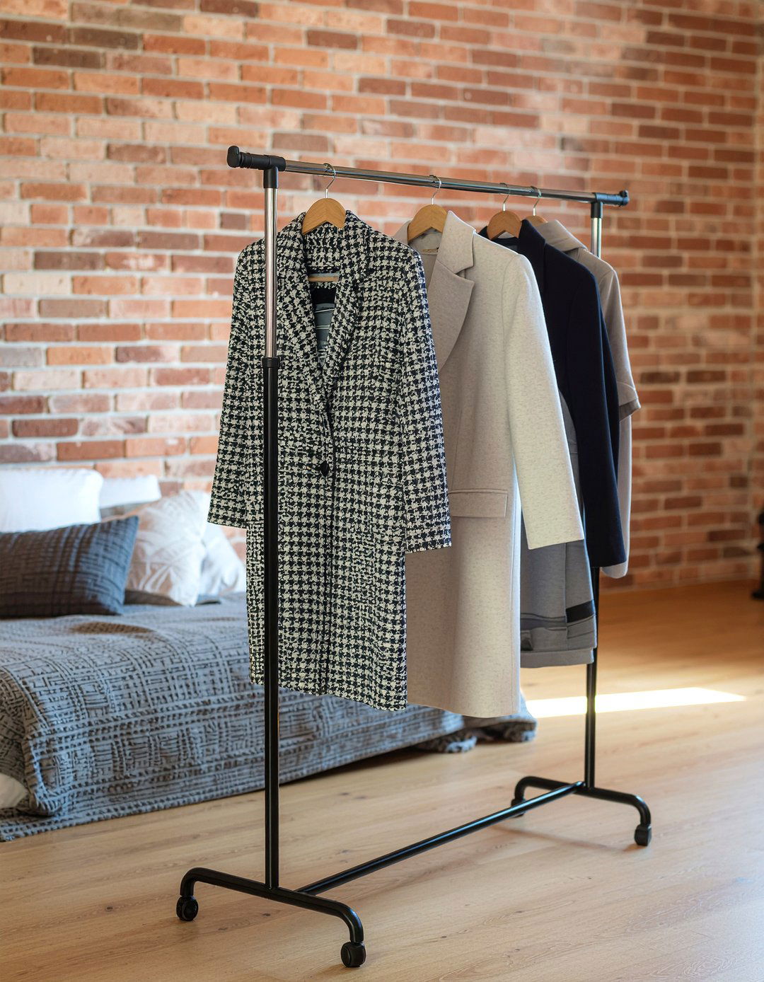 Telescopic clothing rack - 30 bedroom extendable furniture ideas