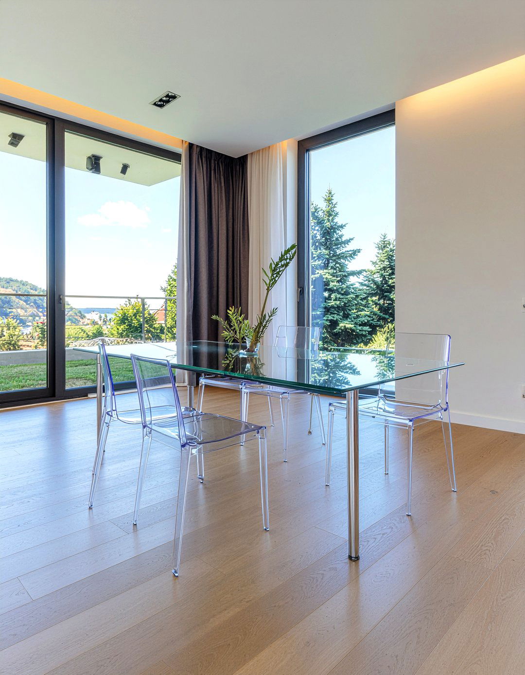 Tempered glass dining table - 30 durable dining room ideas