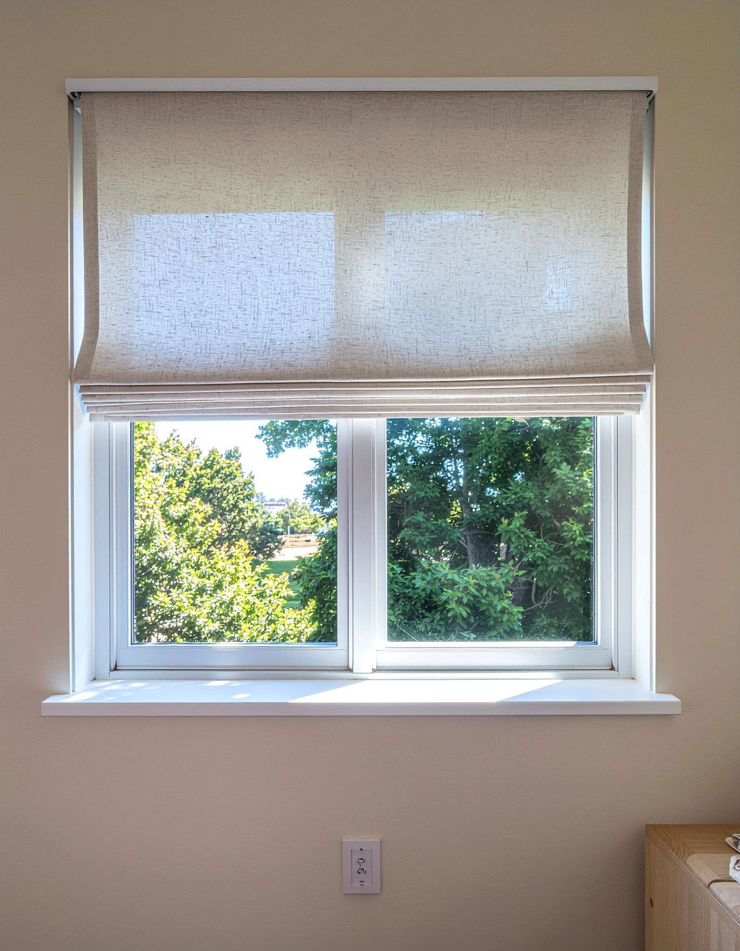 Tension rod window treatment - 30 renter bedroom ideas