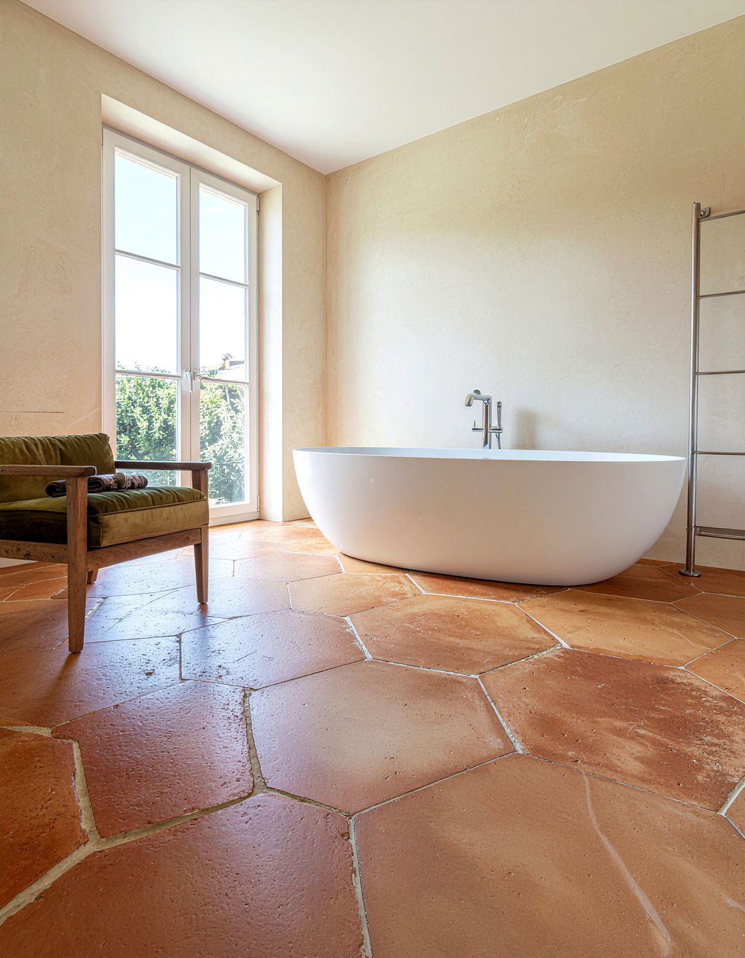 Terracotta Floor - 30 rust bathroom ideas