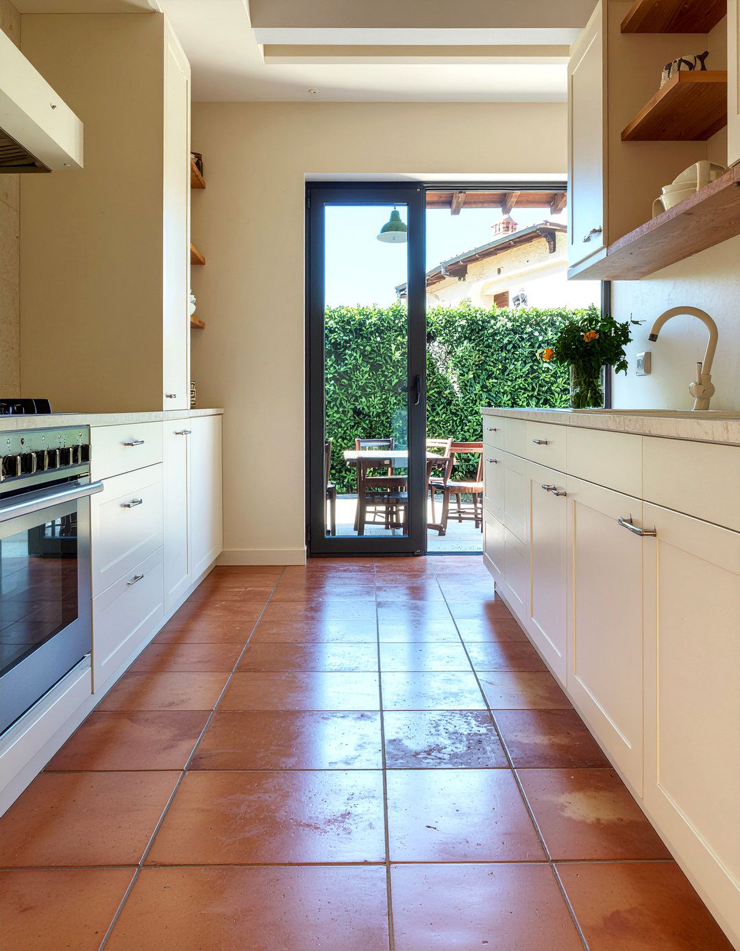 Terracotta floor tiles - 30 orange kitchen ideas