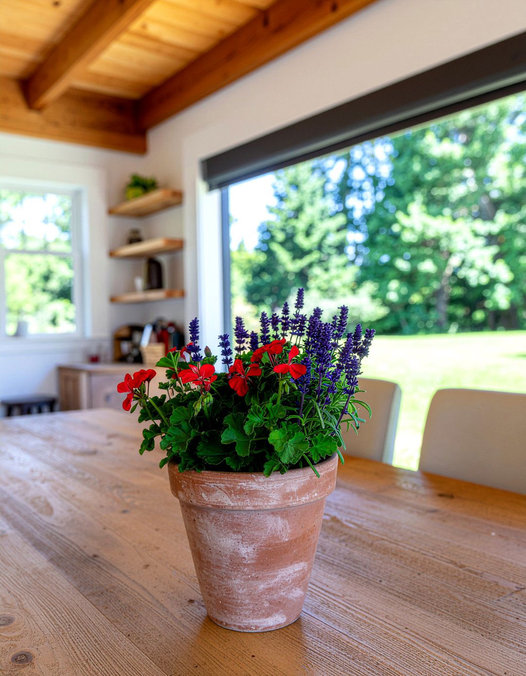 Terracotta pot floral arrangement - 30 floral centerpiece dining ideas