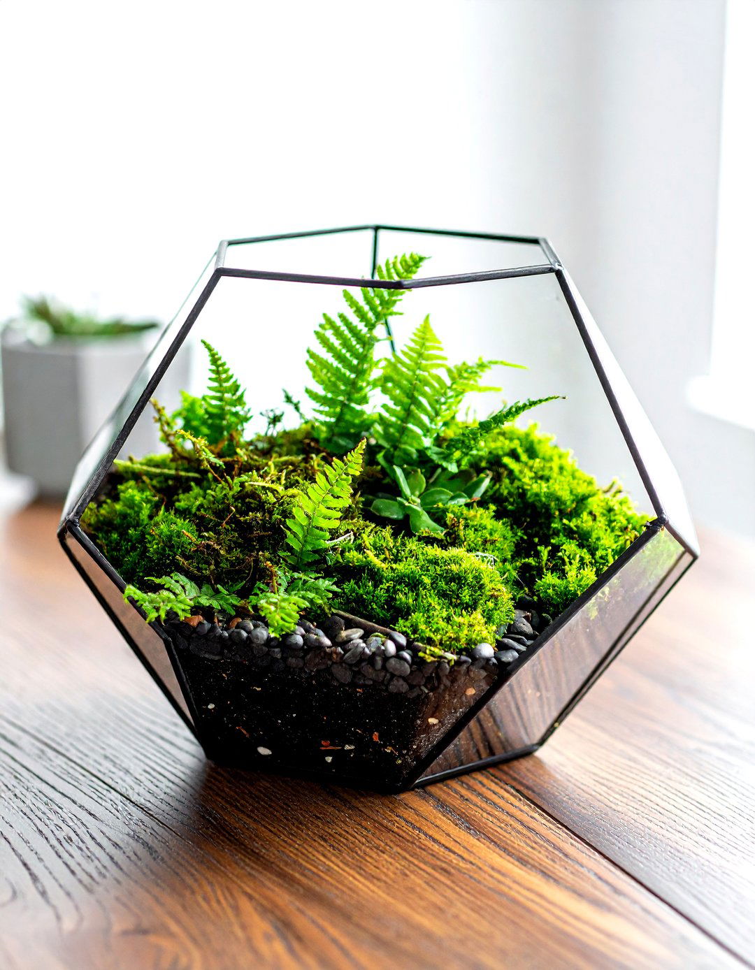 Terrarium Table Centerpiece - 30 woodland dining room ideas