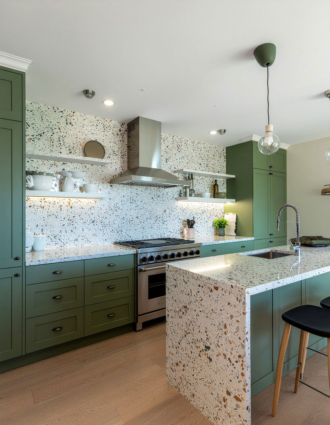 Terrazzo and green kitchen - 30 mixed material kitchen ideas