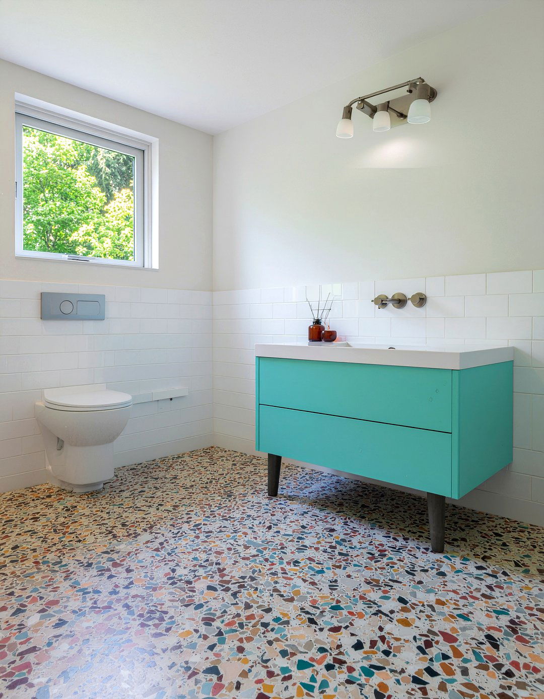 Terrazzo floor and subway tile - 30 bathroom pattern mixing ideas